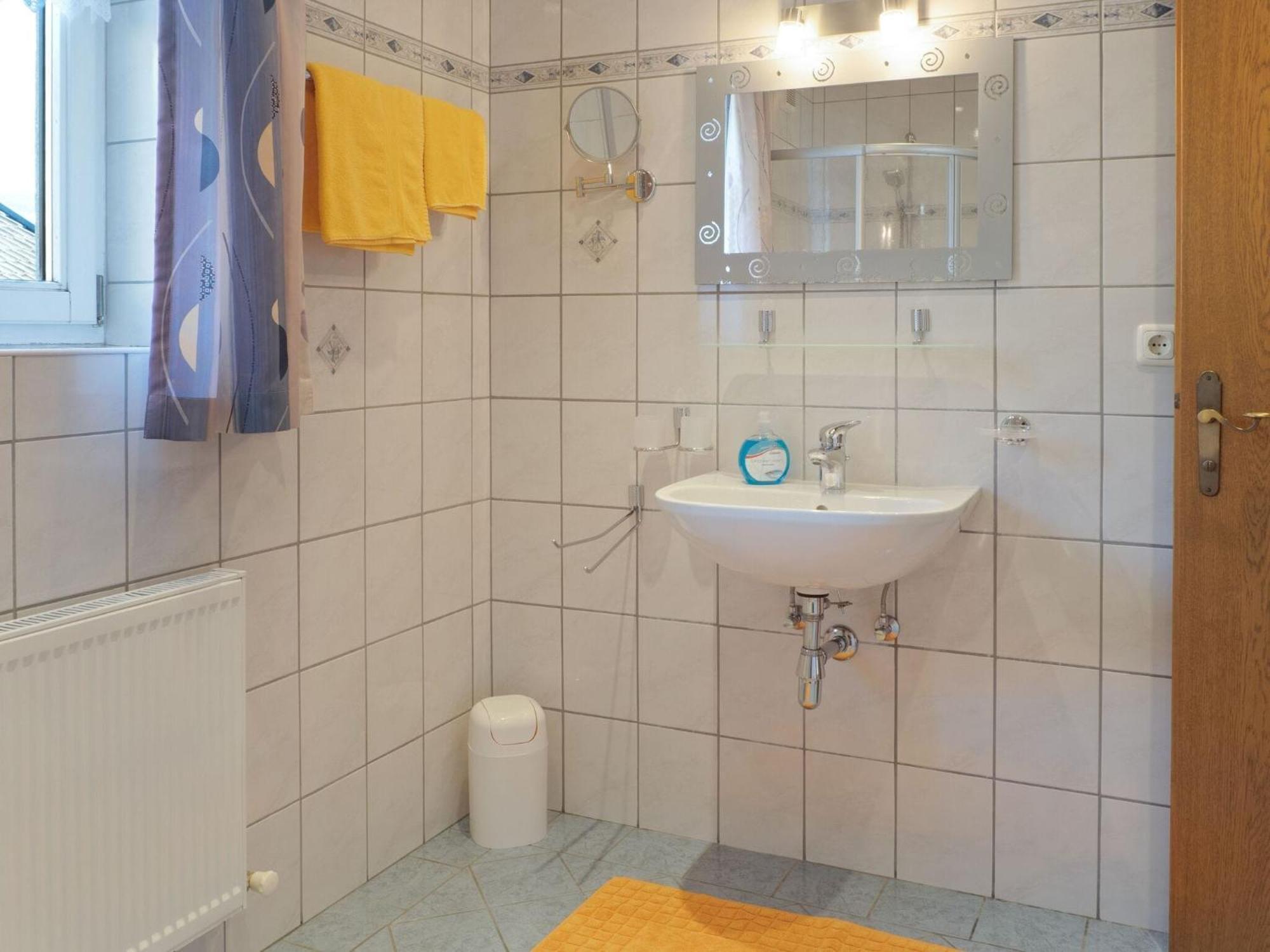 Lovely Apartment With Terrace In Fuegenberg エクステリア 写真